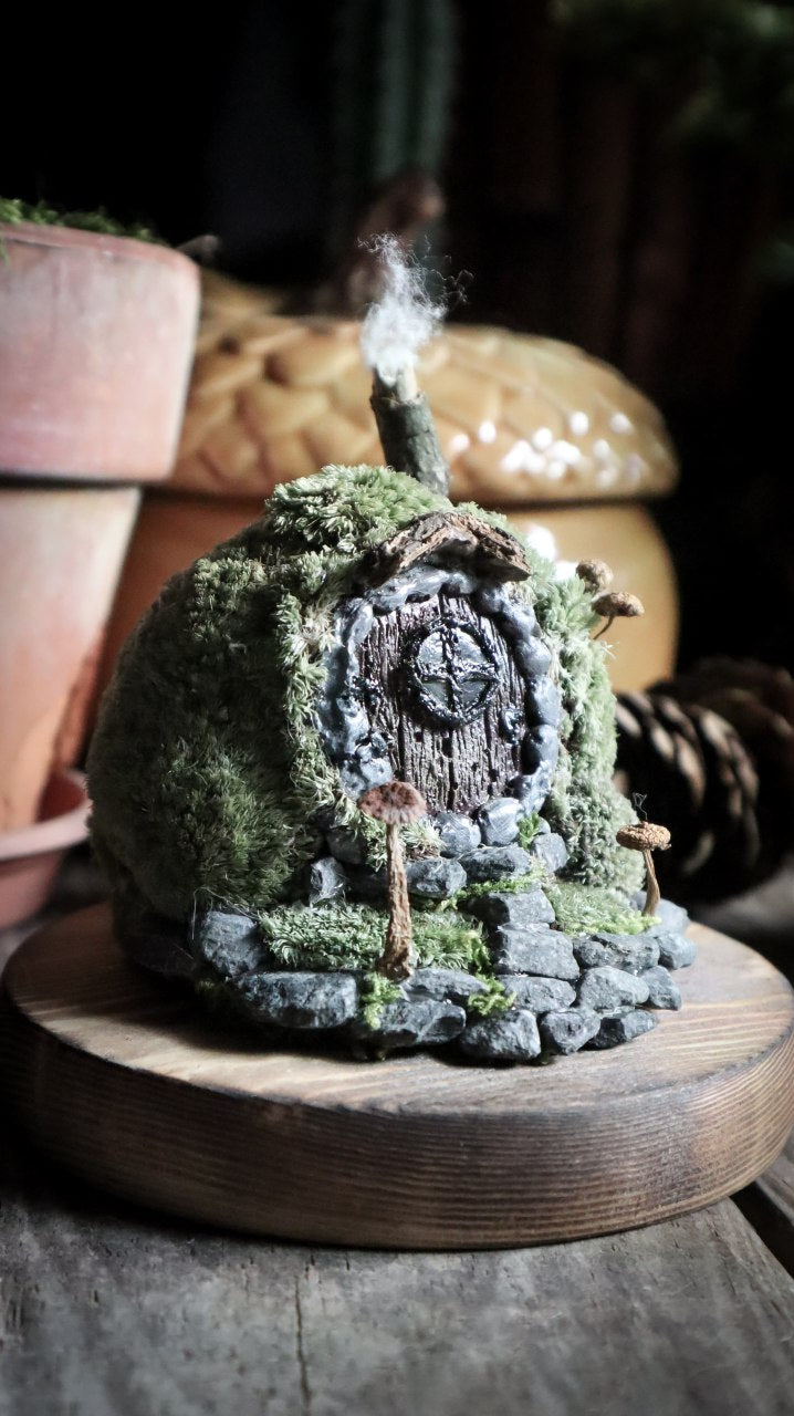 Hobbit Home 'Brown Door'