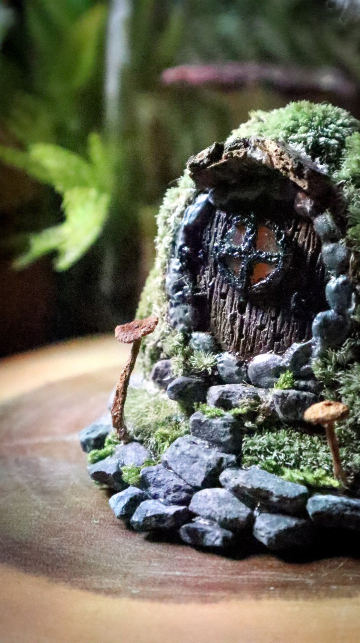 Hobbit Home 'Brown Door'