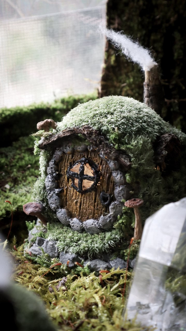 Hobbit Home 'Yellow Door'