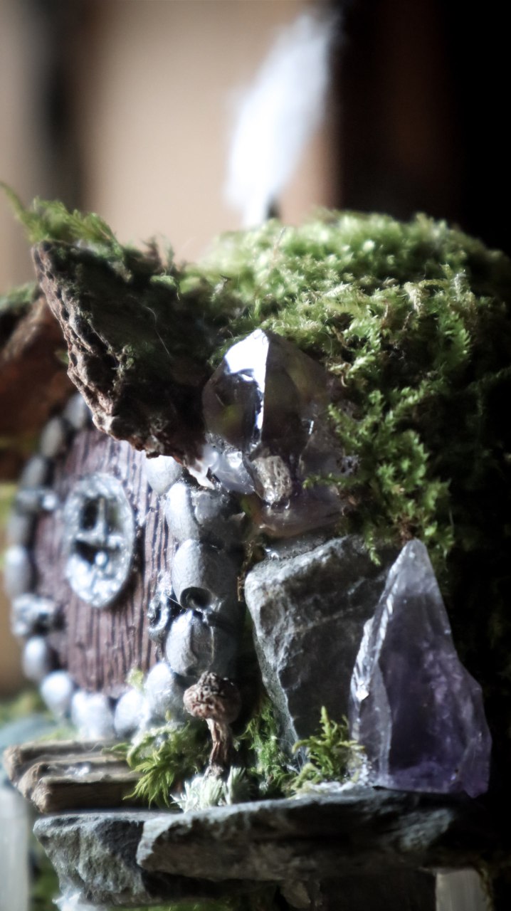 Hobbit Home 'Red Door'