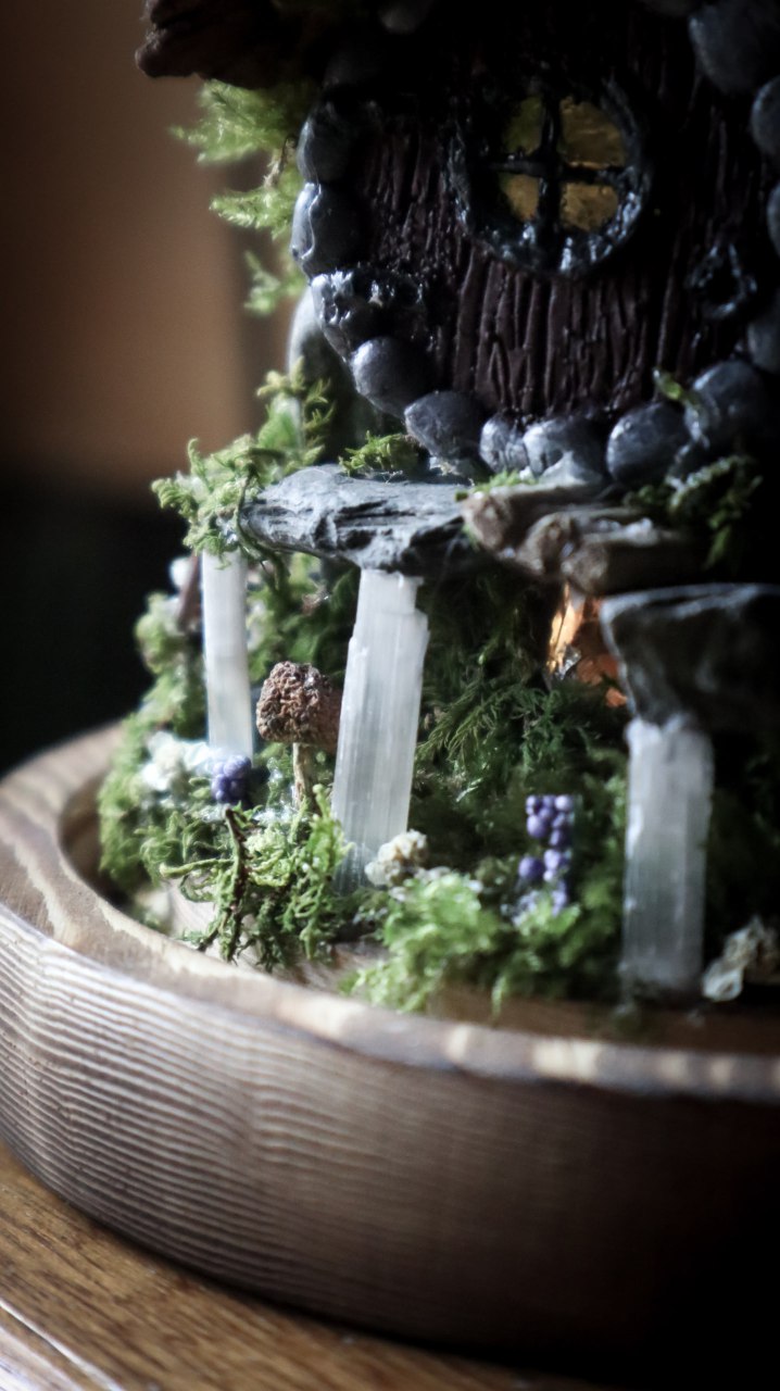 Hobbit Home 'Red Door'