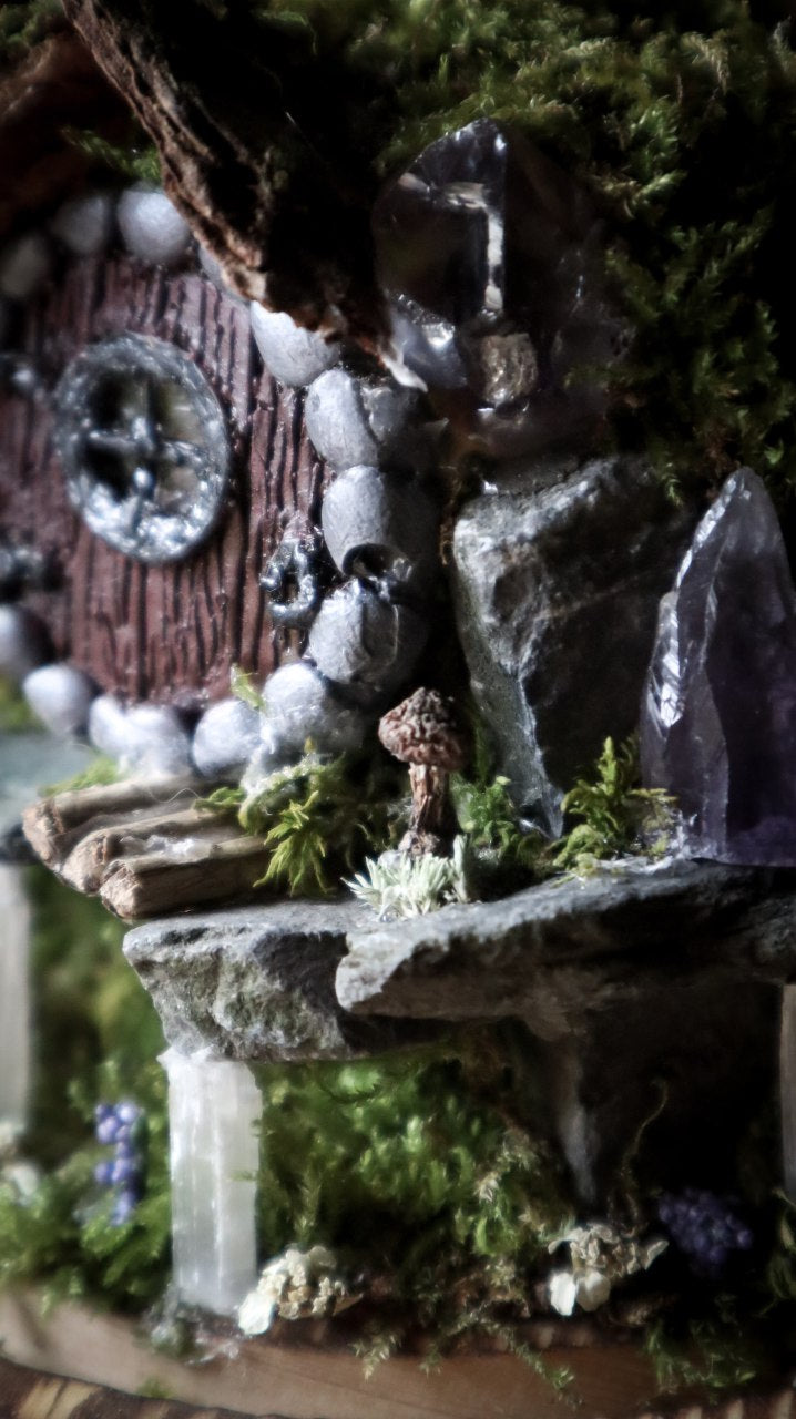 Hobbit Home 'Red Door'