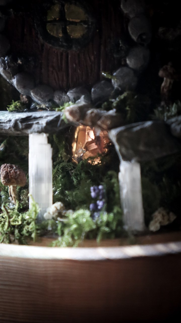 Hobbit Home 'Red Door'