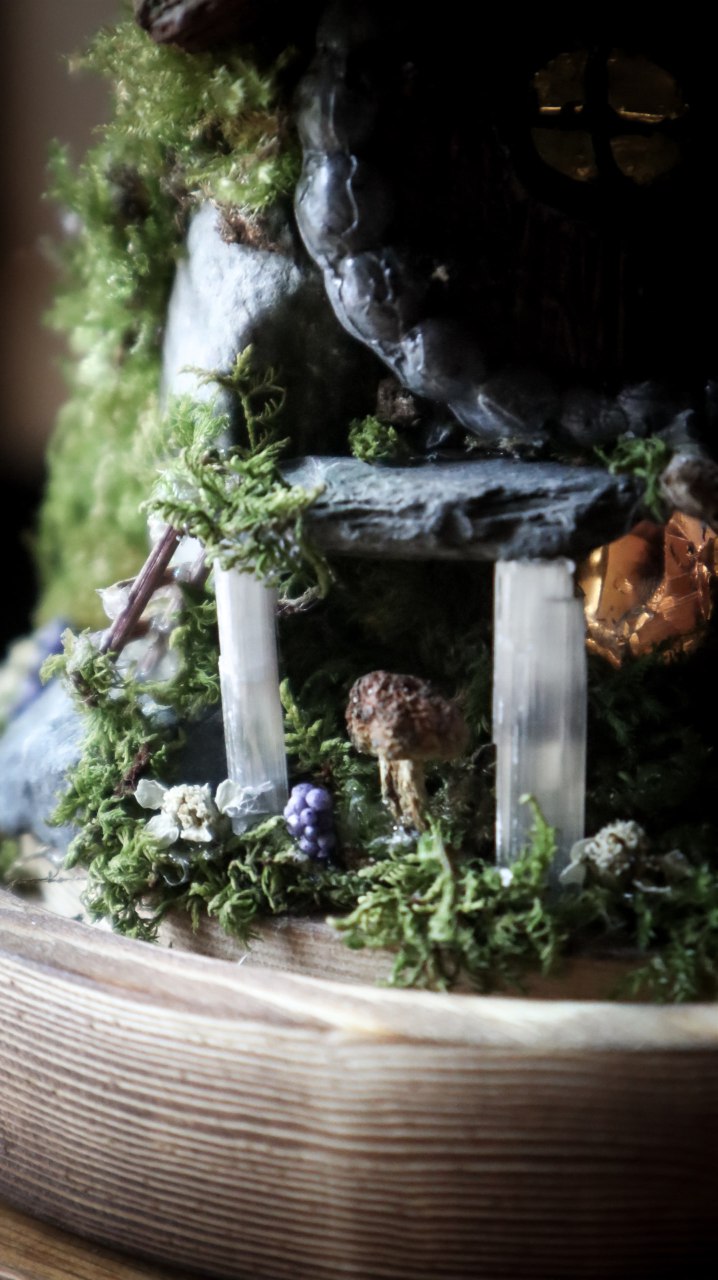 Hobbit Home 'Red Door'